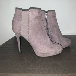 APT 9 Women’s Gray Heeled Ankle Bootie